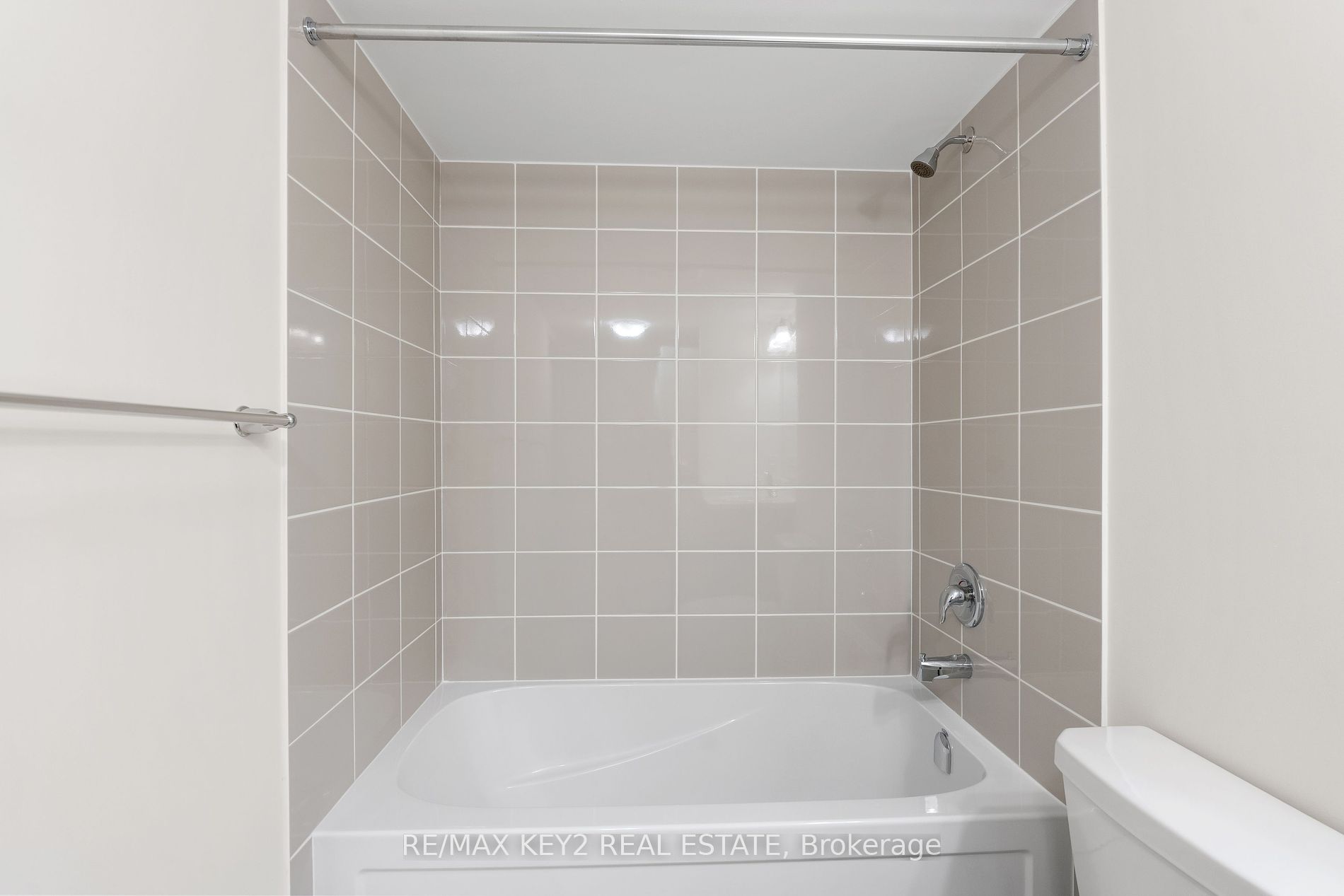 2789 Eglinton Avenue E, #407