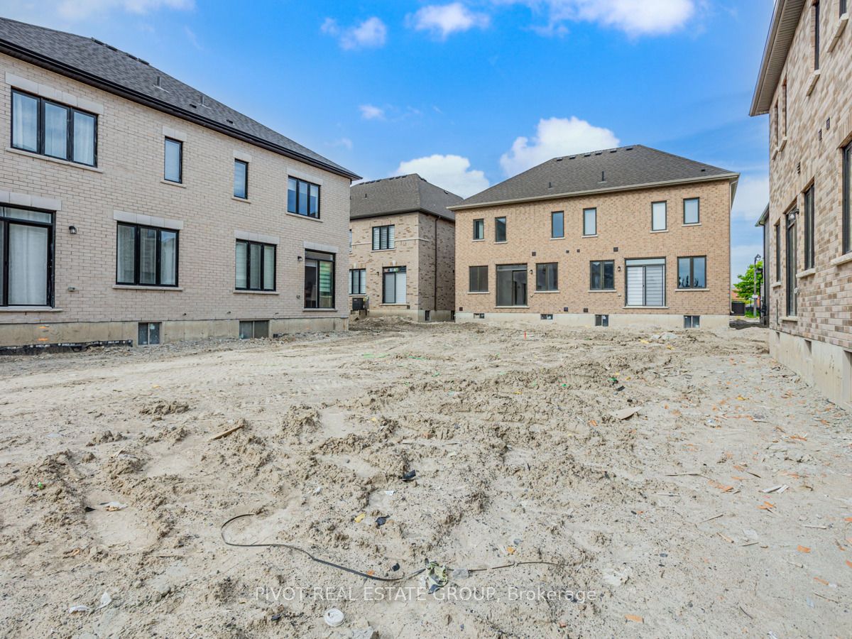 39 Waterfront Cres