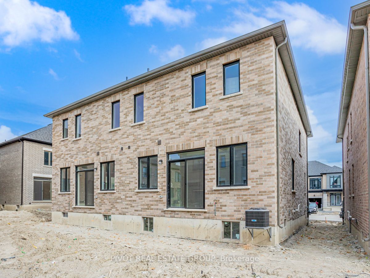 39 Waterfront Cres