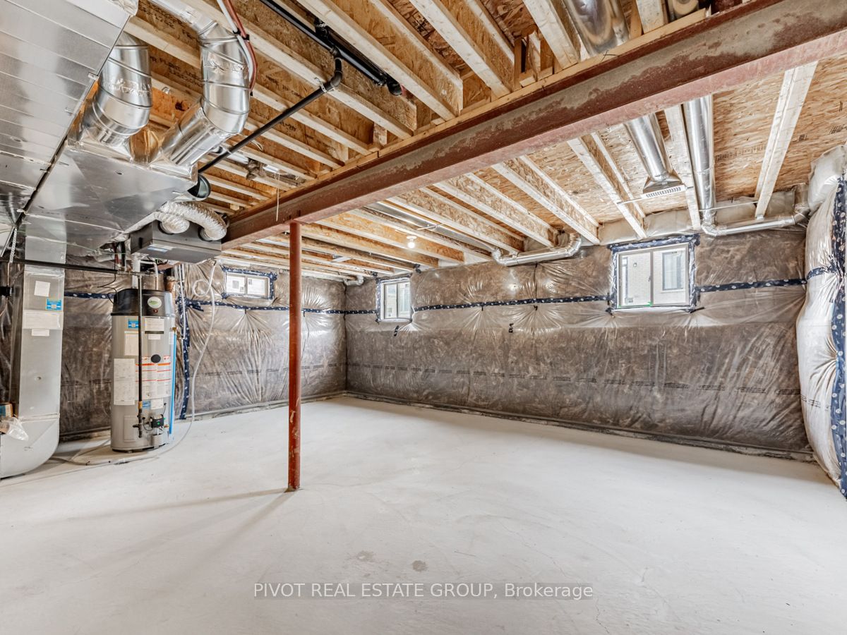 39 Waterfront Cres