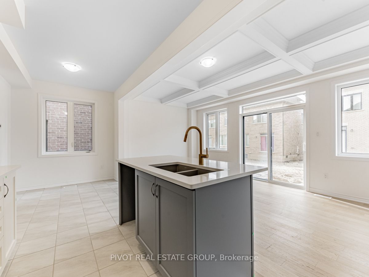 39 Waterfront Cres