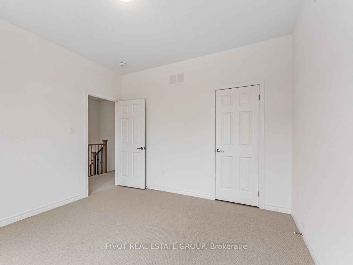 39 Waterfront Cres