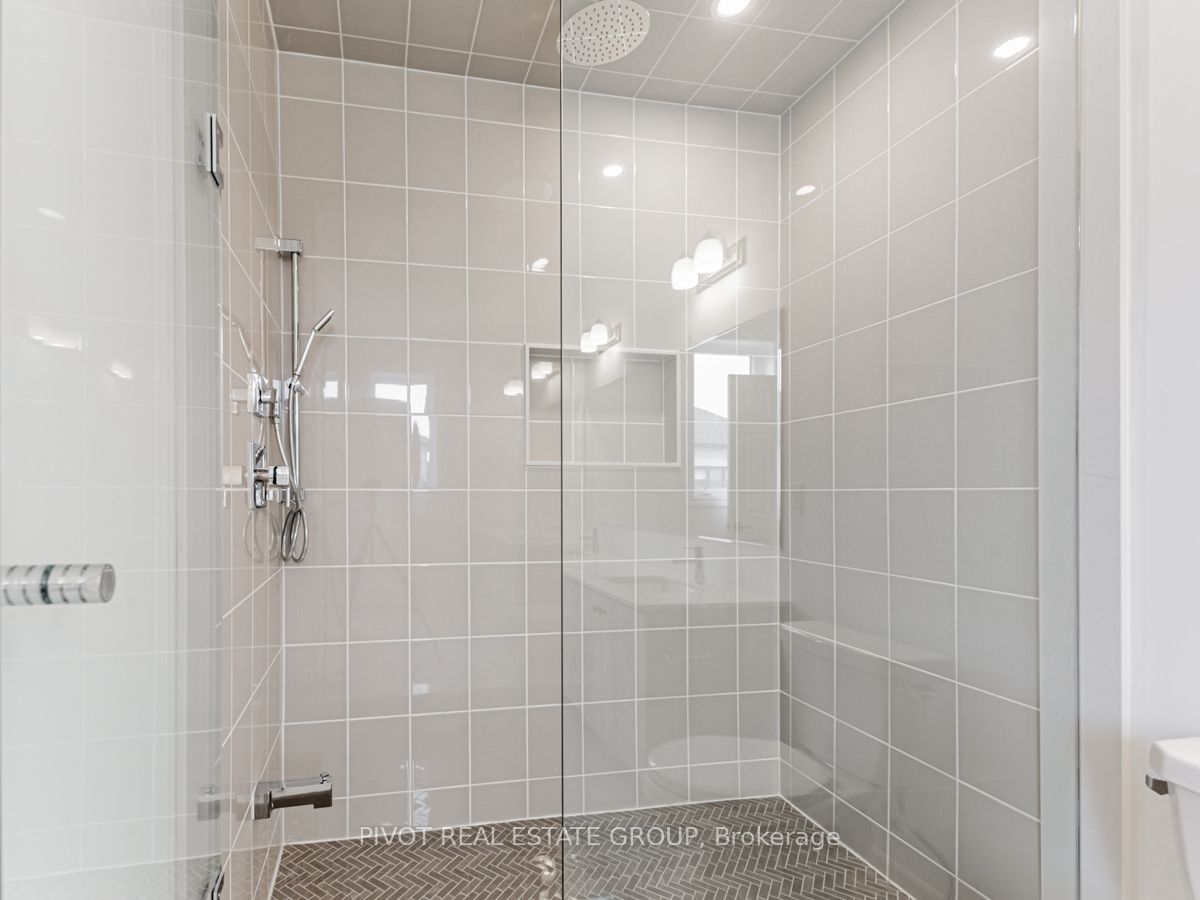 39 Waterfront Cres