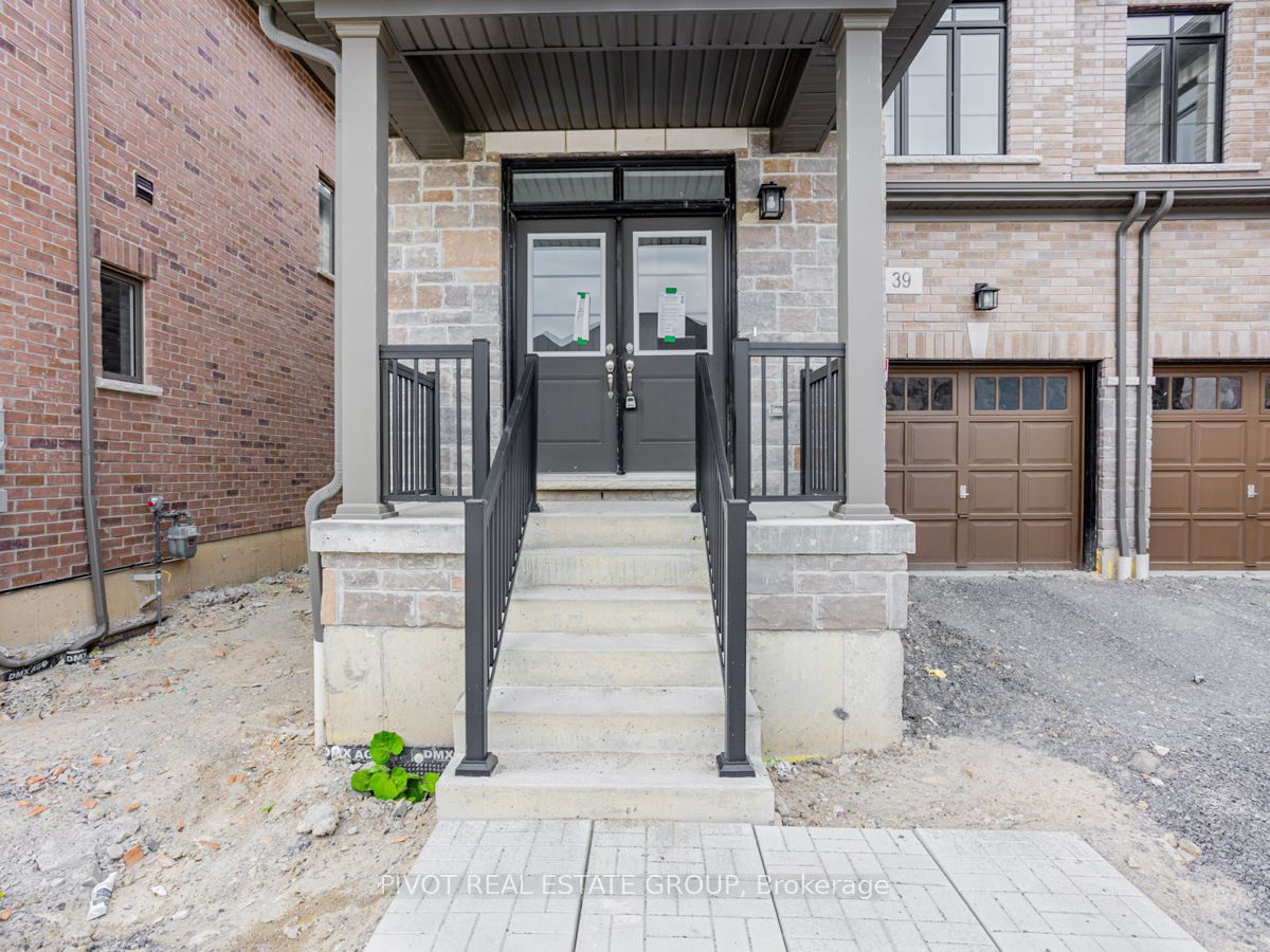 39 Waterfront Cres