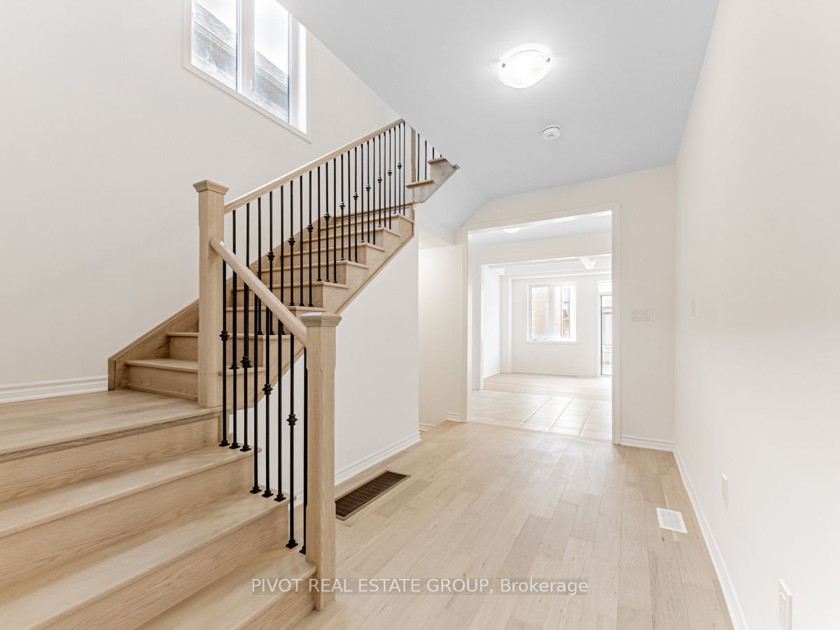 39 Waterfront Cres