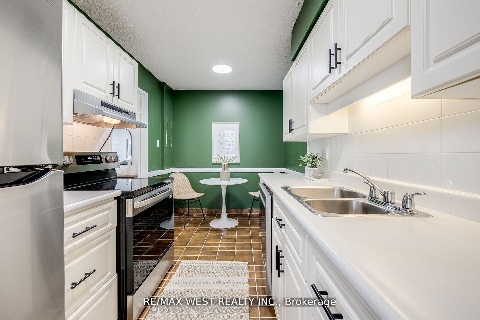 1210 Radom Street, #910