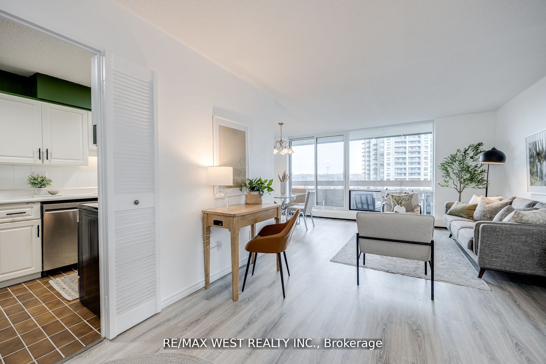 1210 Radom Street, #910