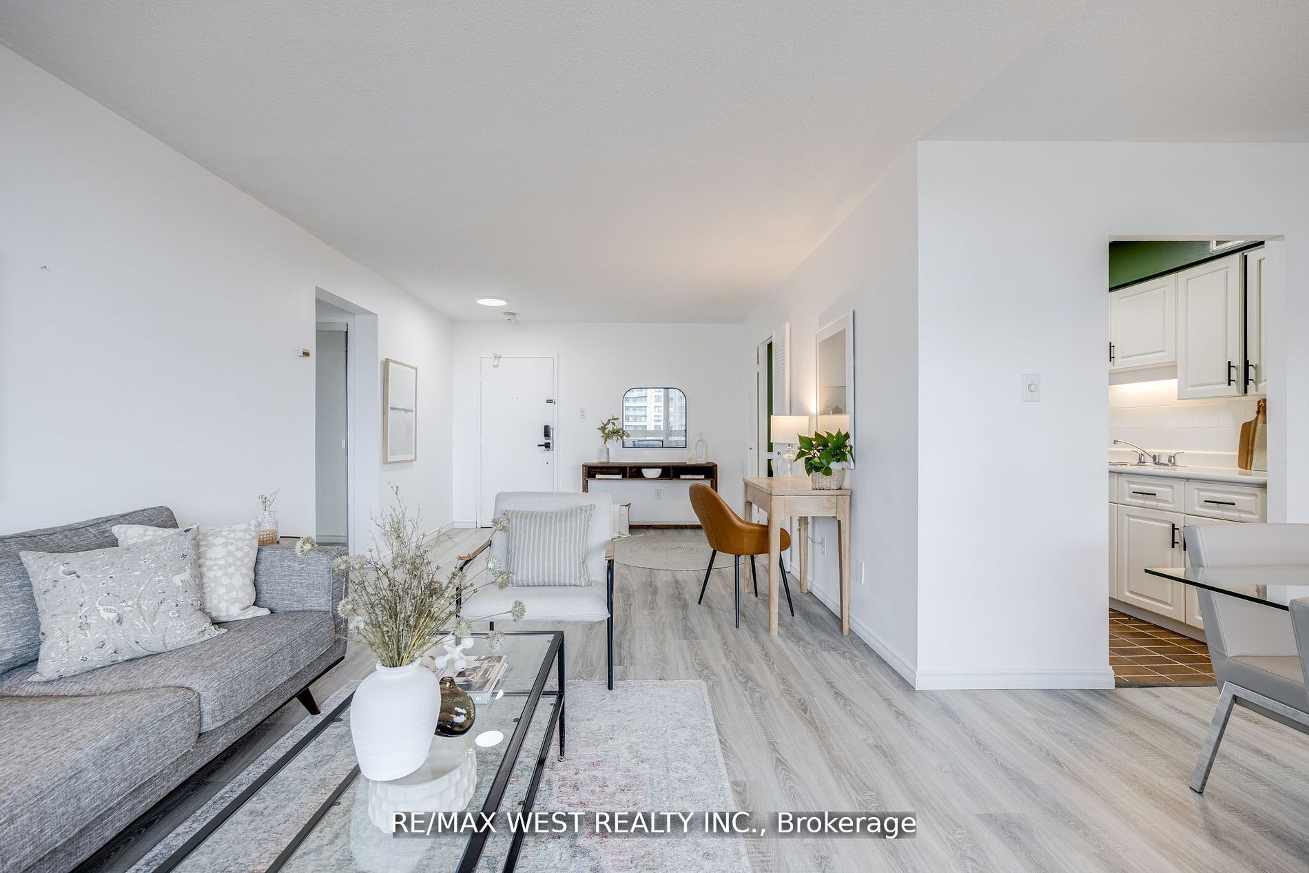 1210 Radom Street, #910