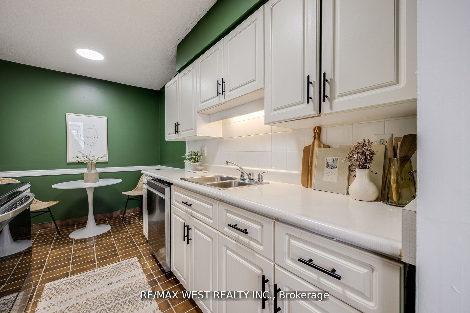 1210 Radom Street, #910