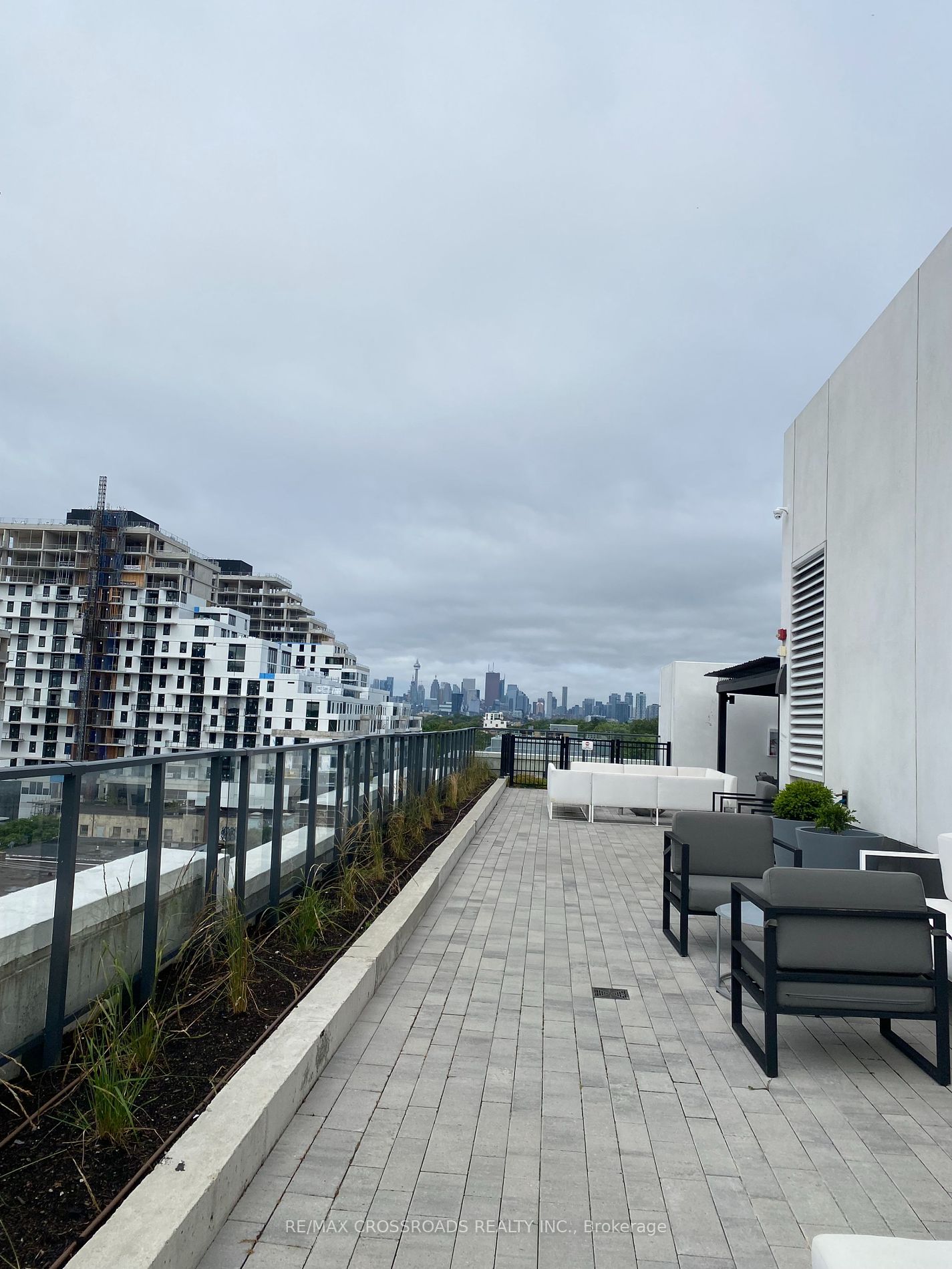 1630 Queen St E, #414