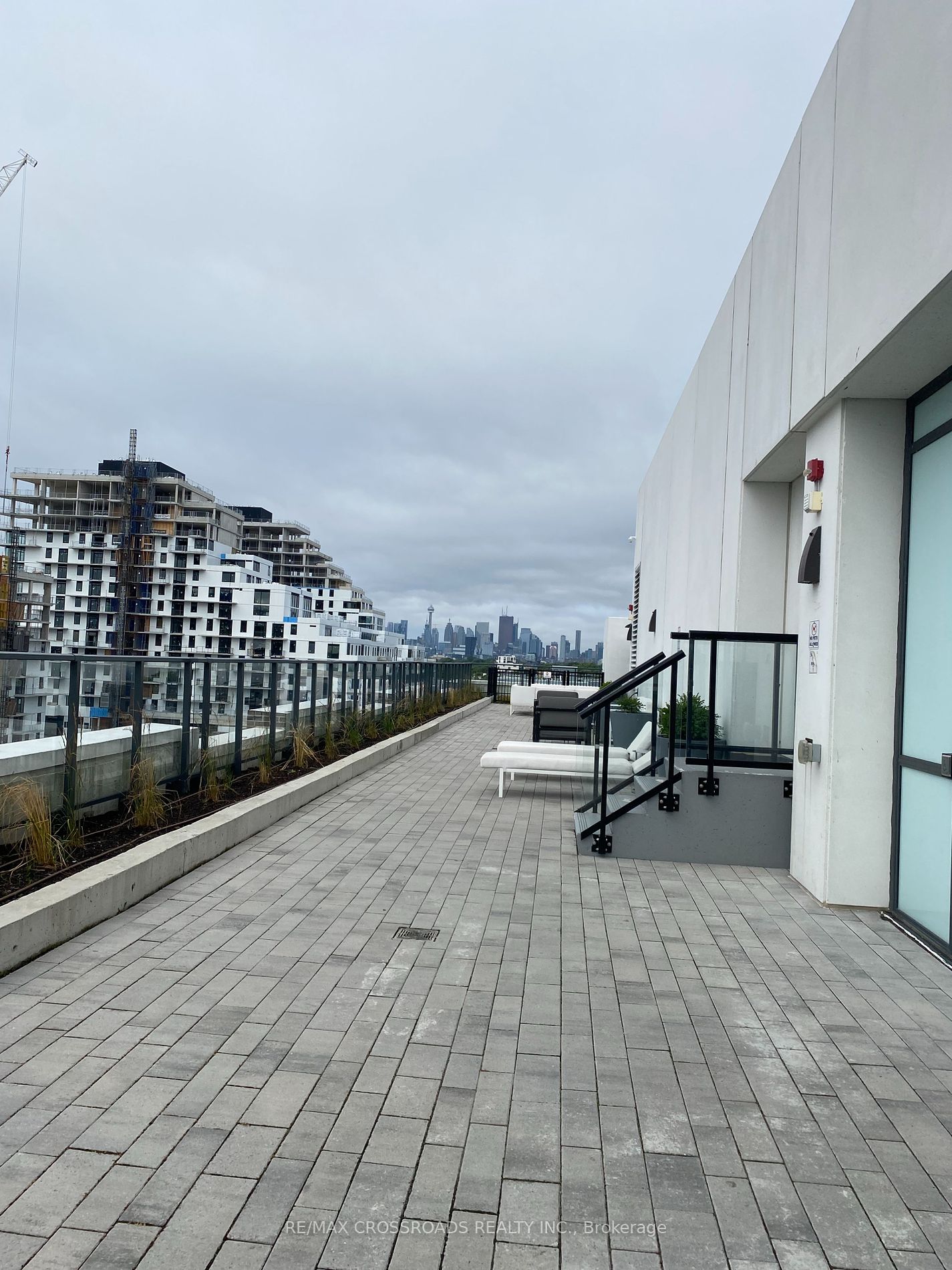 1630 Queen St E, #414