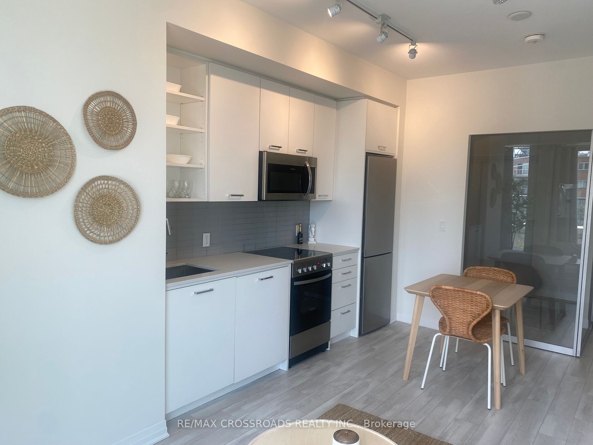 1630 Queen St E, #414