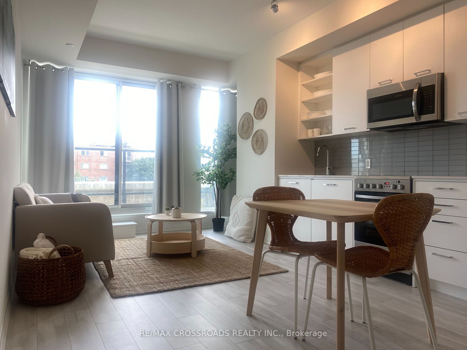 1630 Queen St E, #414