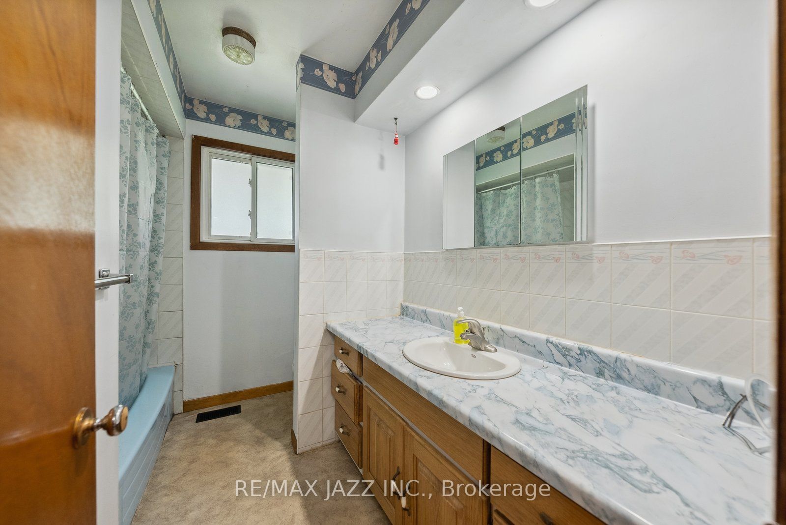 19020 Simcoe St