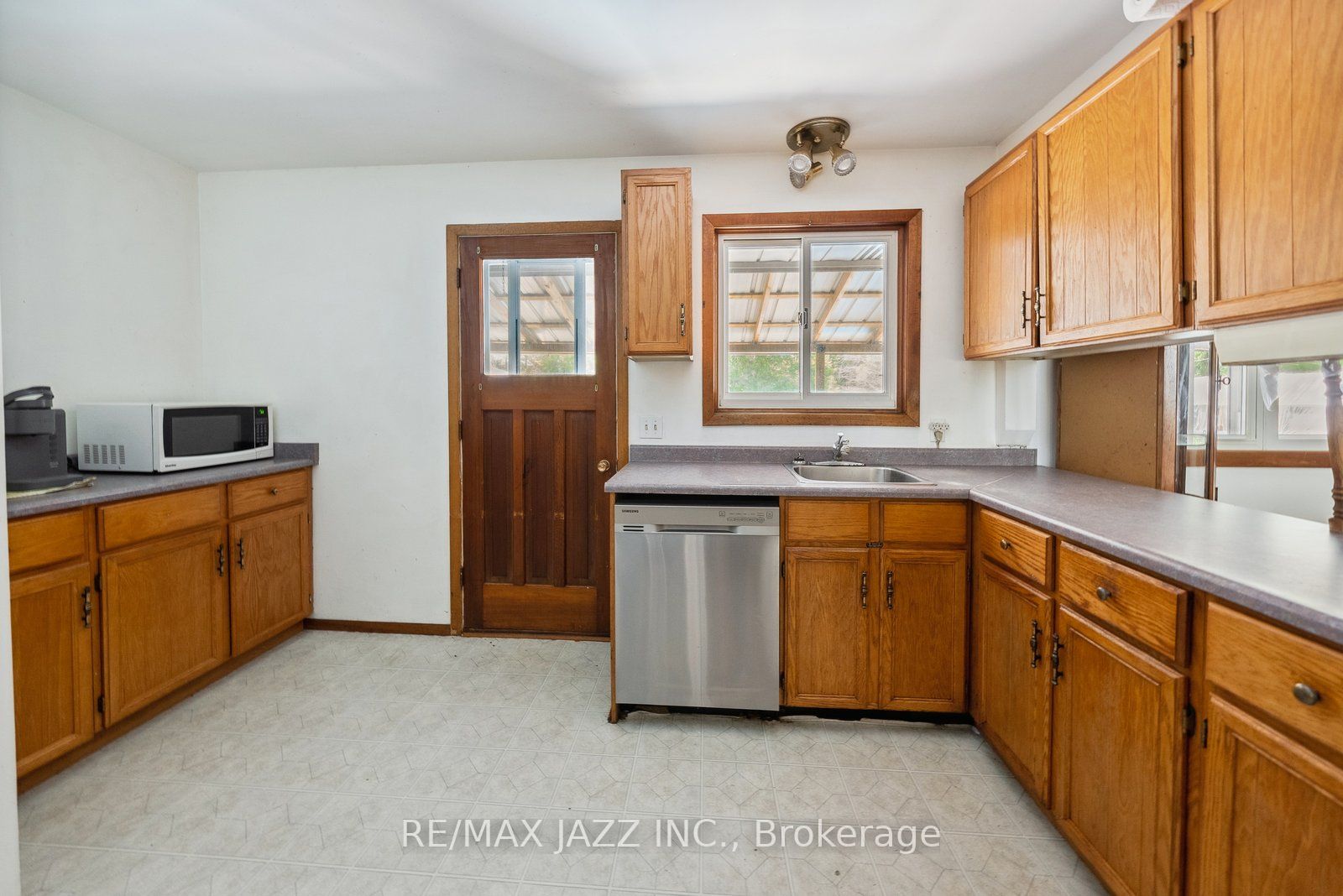 19020 Simcoe St