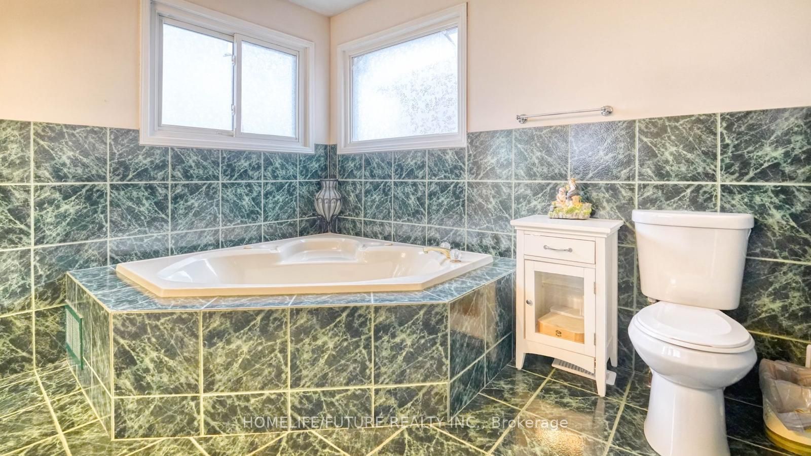 207 Mossbrook Square