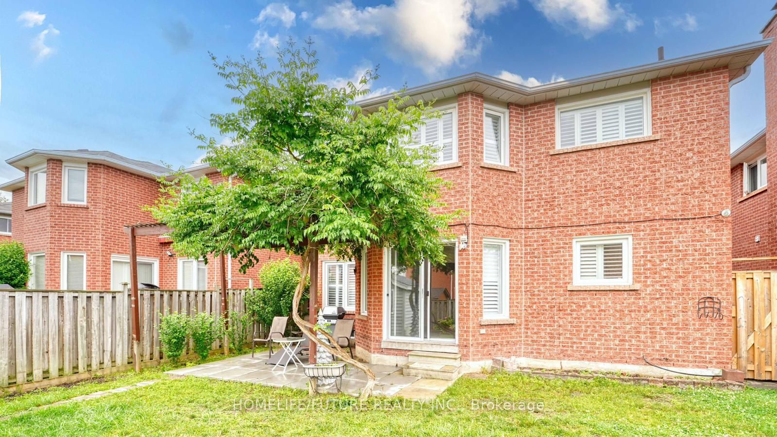 207 Mossbrook Square