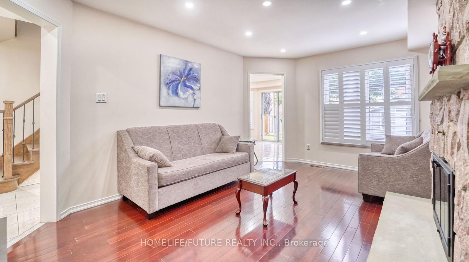 207 Mossbrook Square