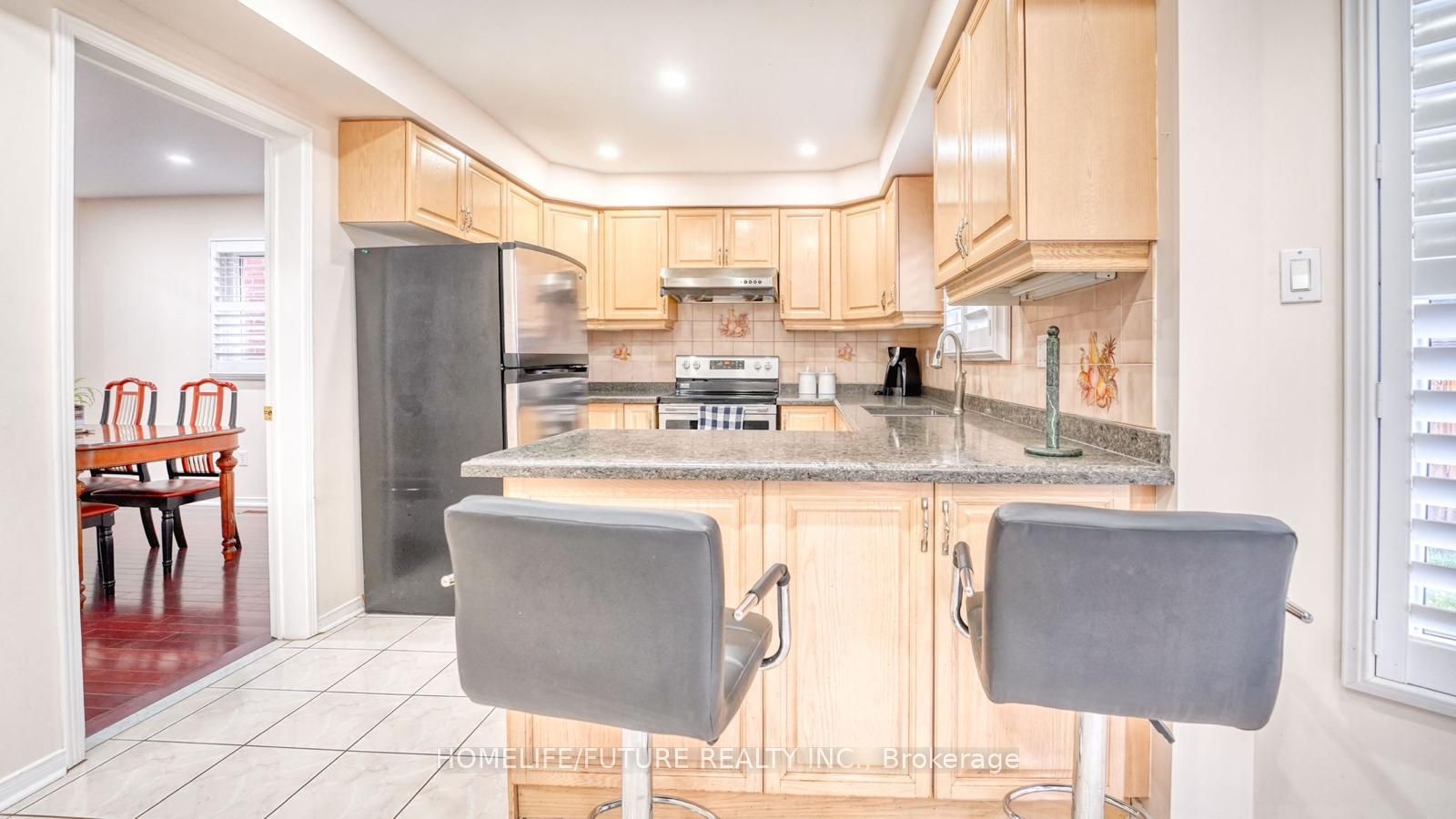 207 Mossbrook Square