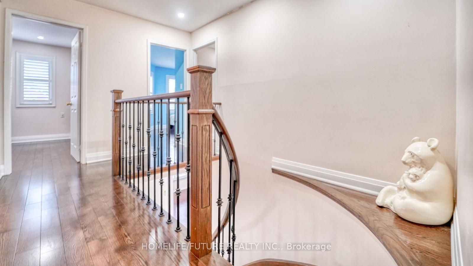 207 Mossbrook Square