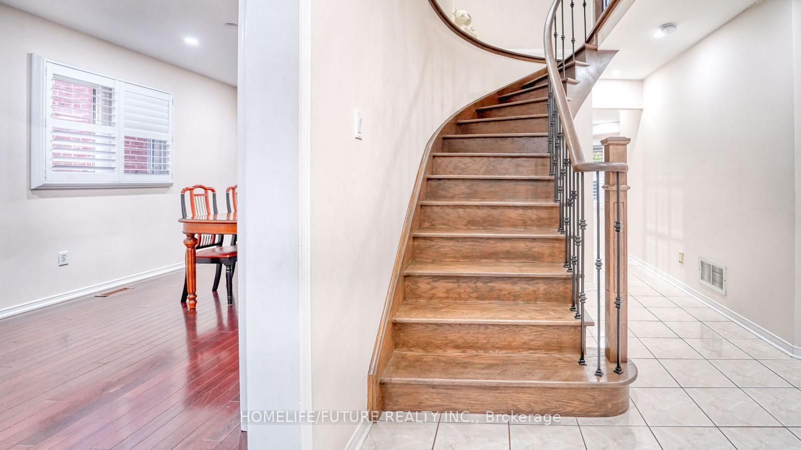 207 Mossbrook Square