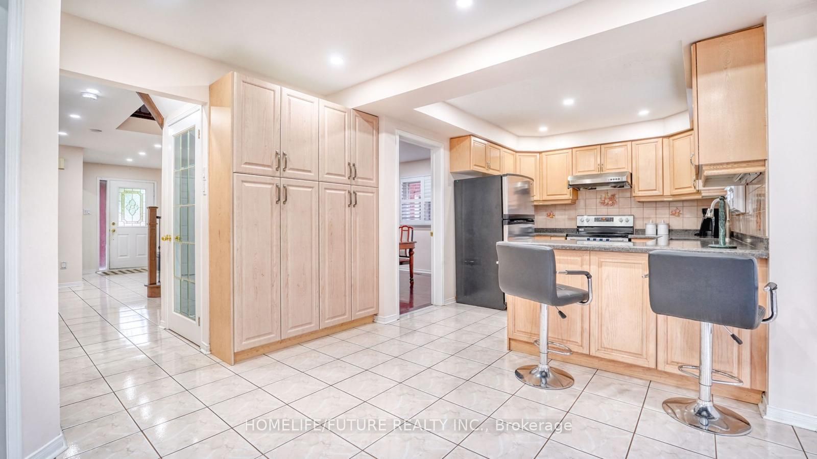 207 Mossbrook Square