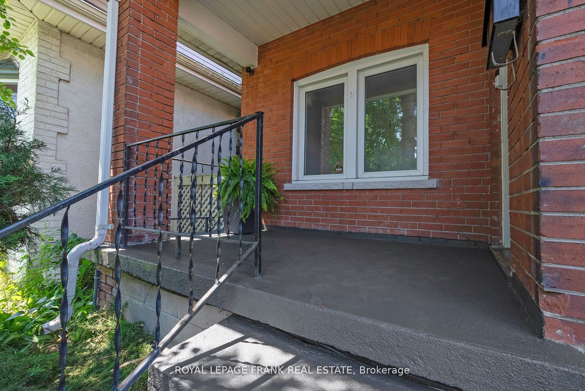 272 Burk St