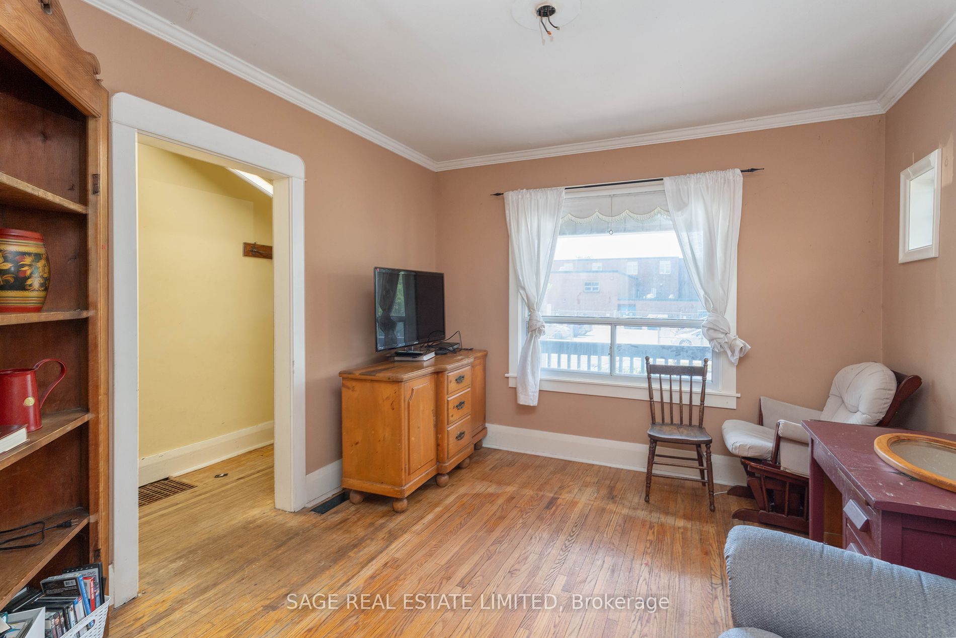 548 Glebeholme Blvd