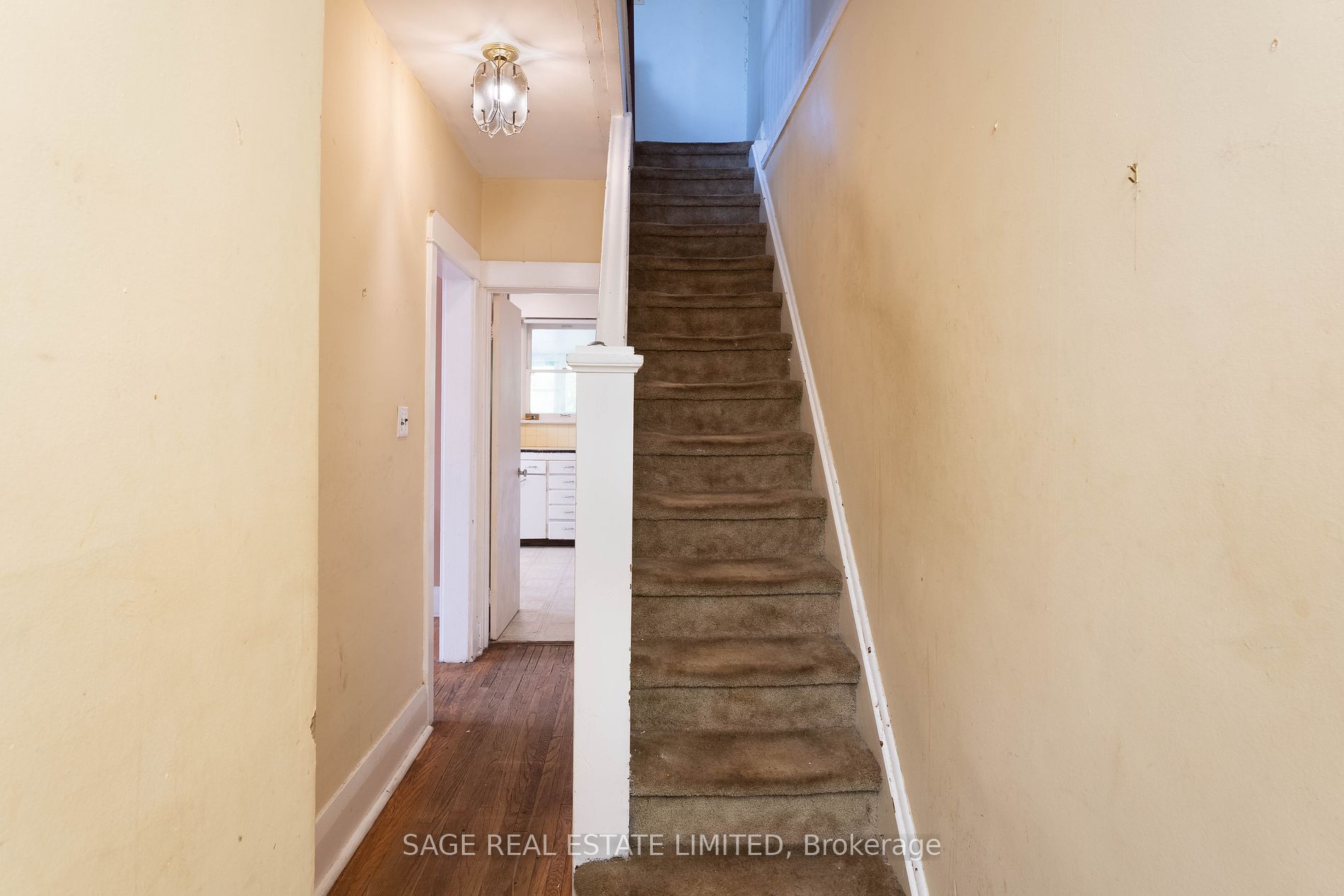 548 Glebeholme Blvd