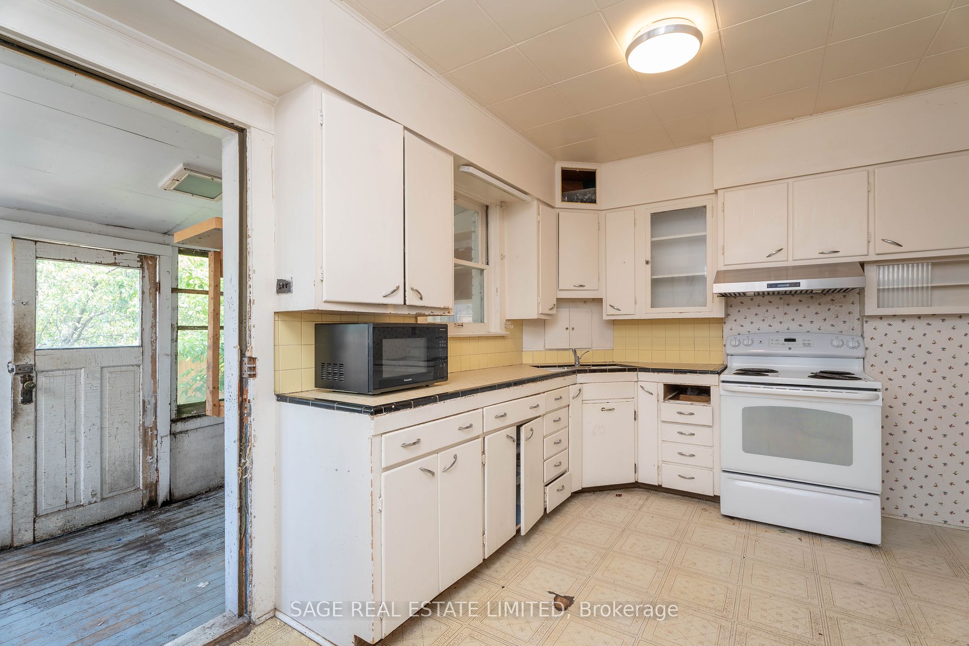 548 Glebeholme Blvd