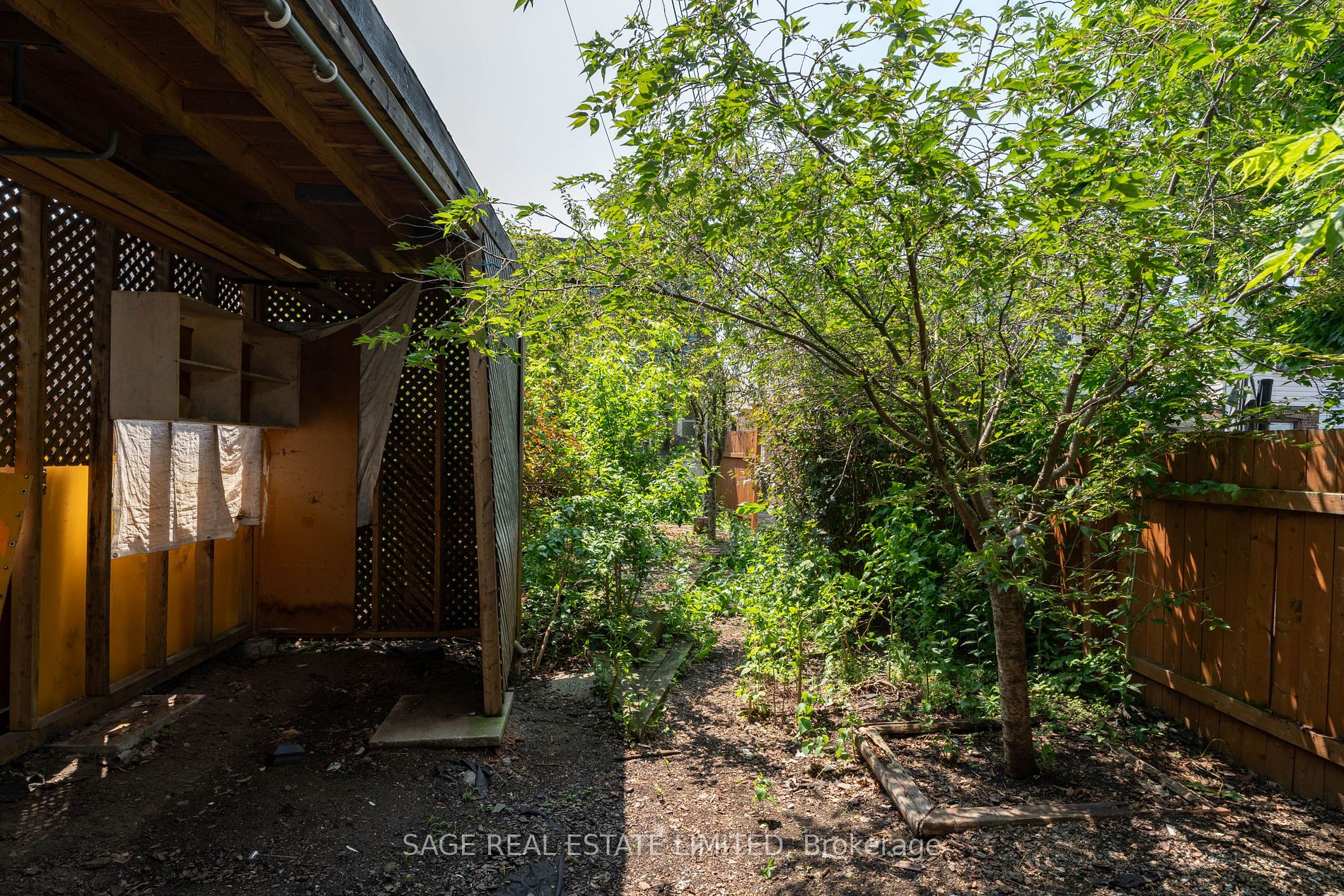 548 Glebeholme Blvd
