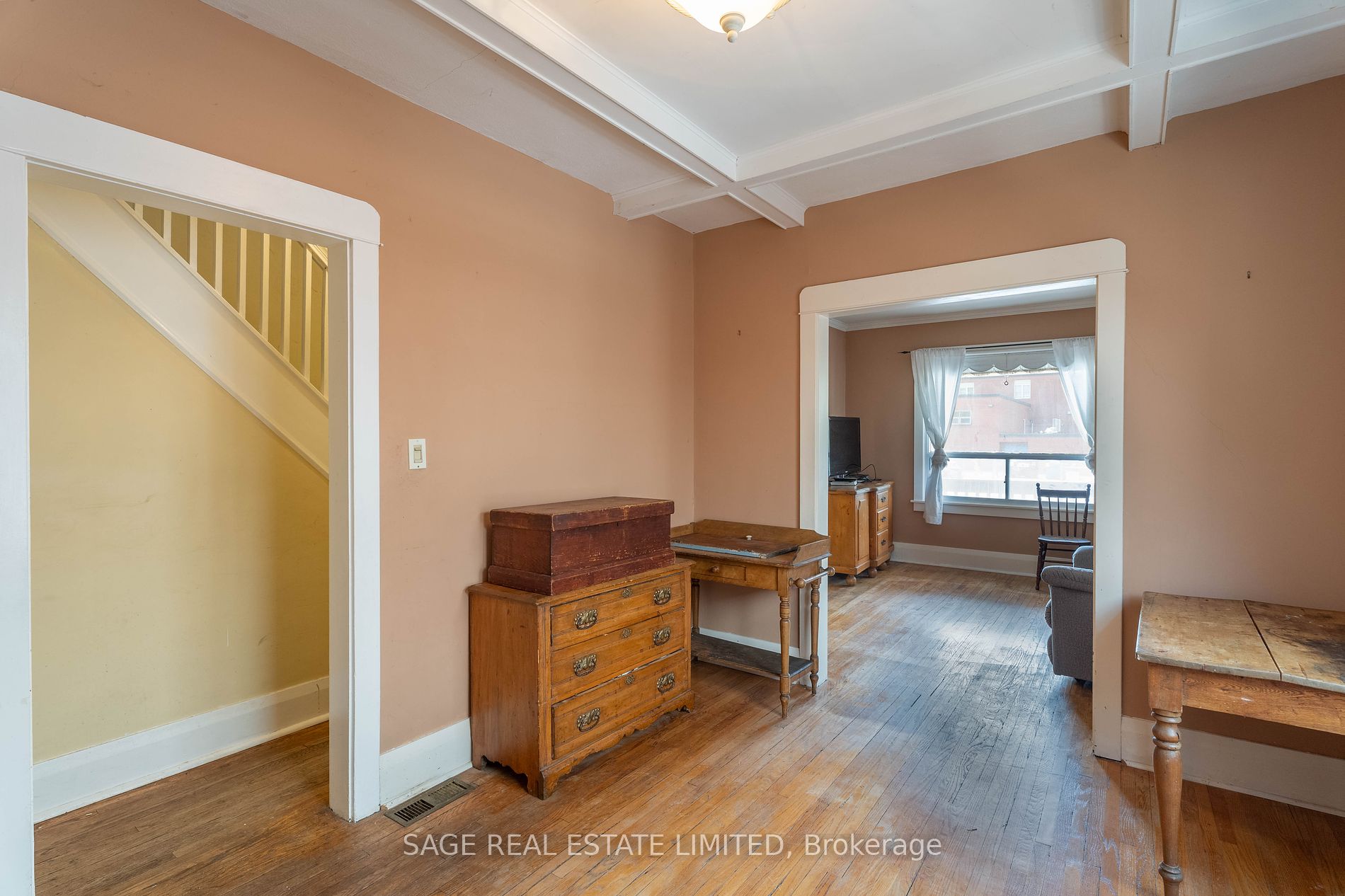 548 Glebeholme Blvd