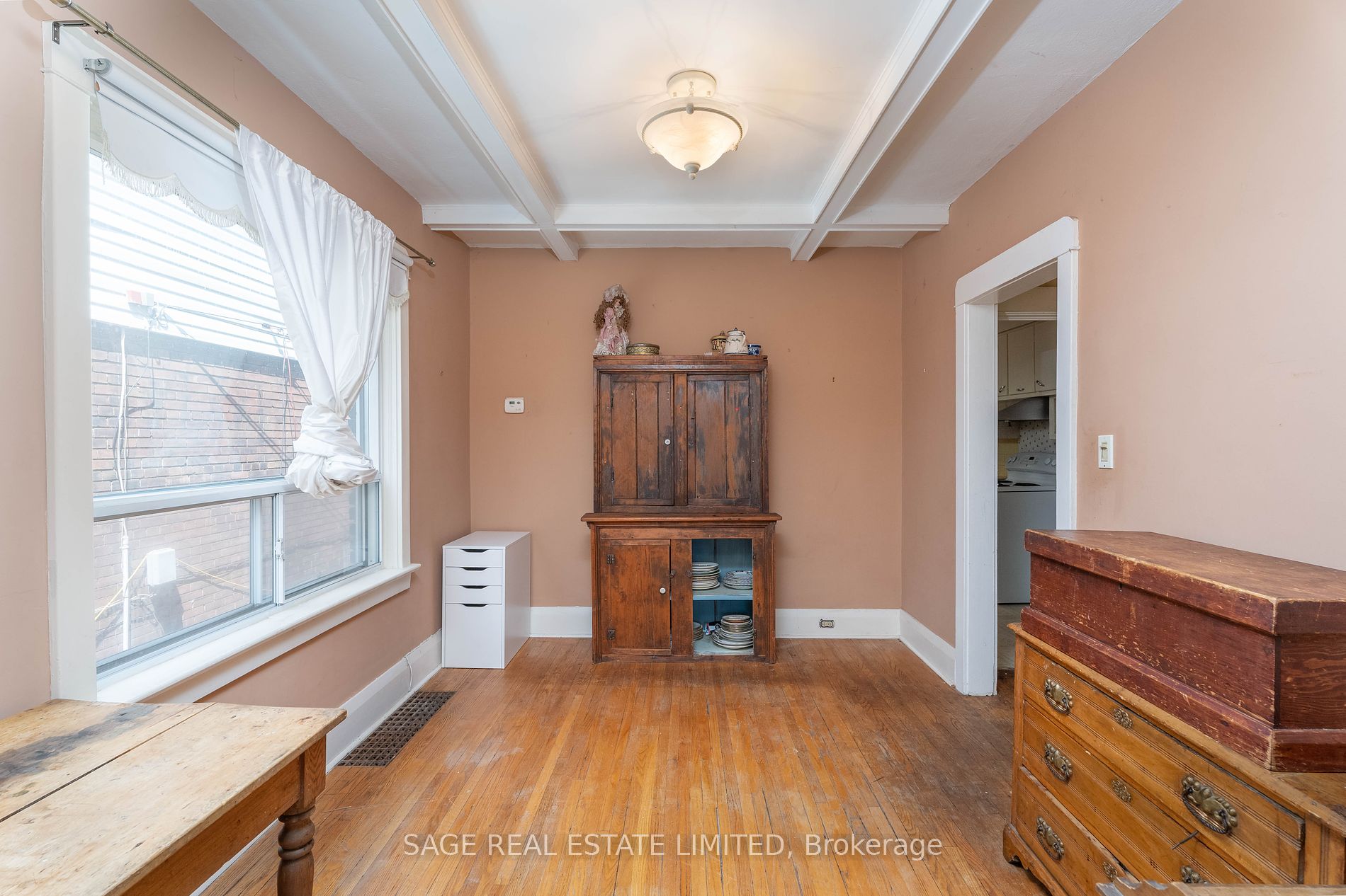 548 Glebeholme Blvd