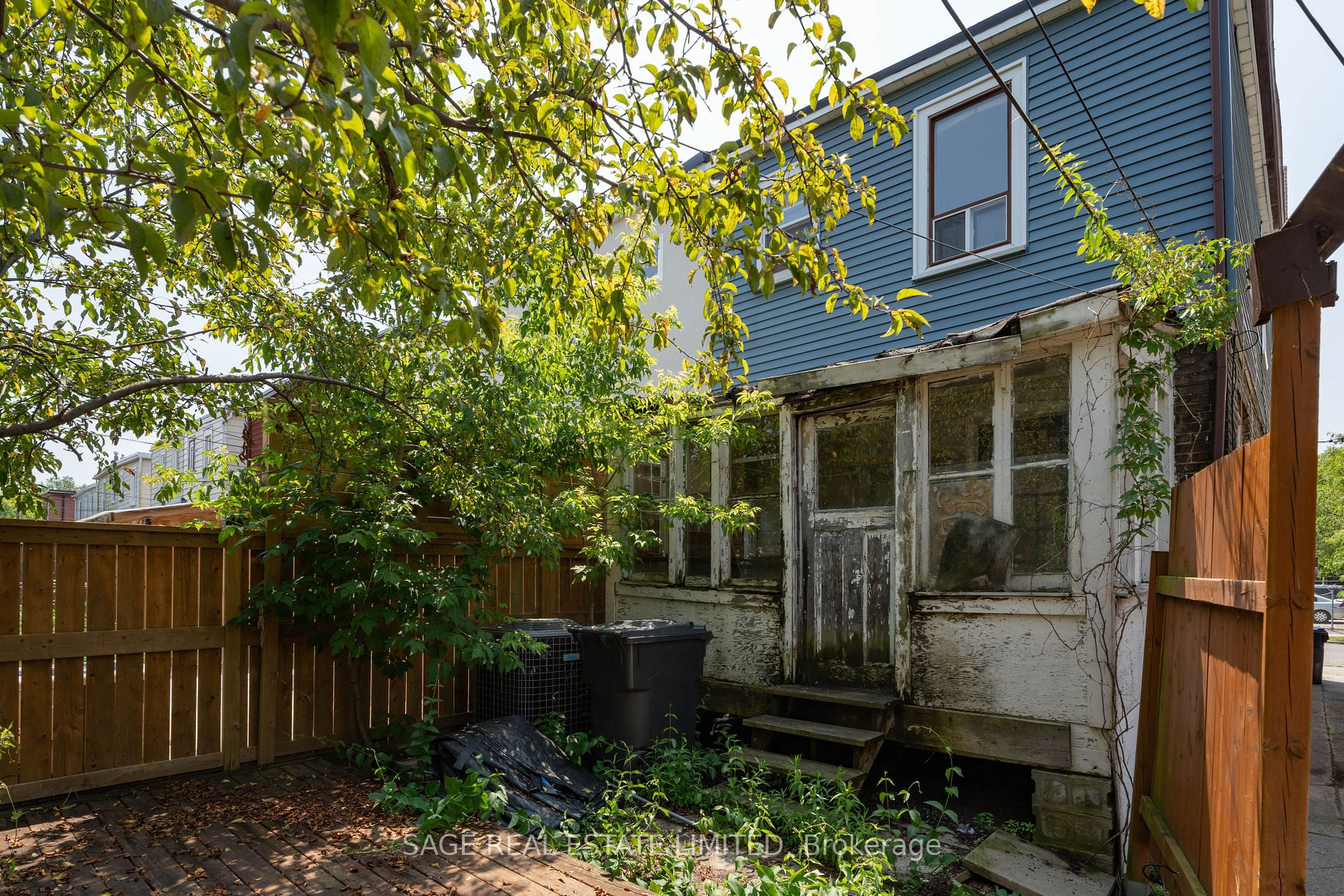 548 Glebeholme Blvd