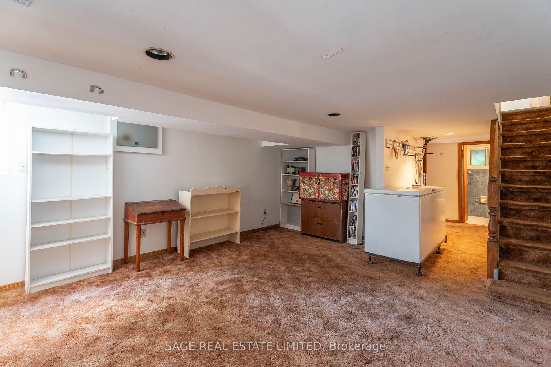 548 Glebeholme Blvd