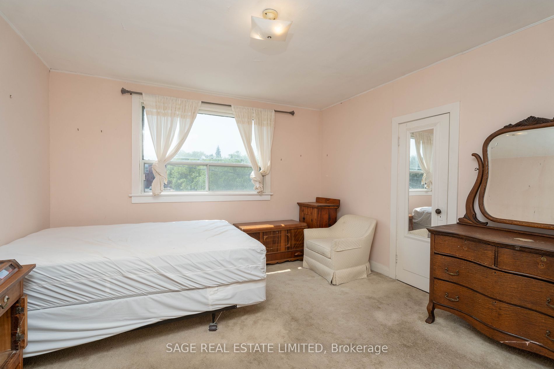 548 Glebeholme Blvd