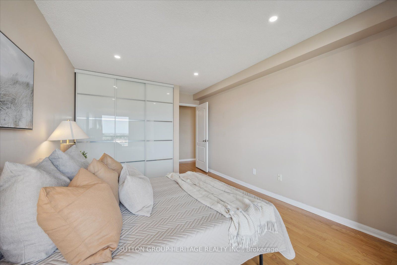 712 Rossland Road E, #PH #6