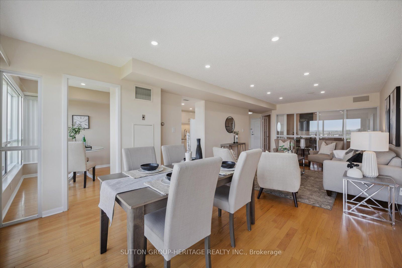 712 Rossland Road E, #PH #6