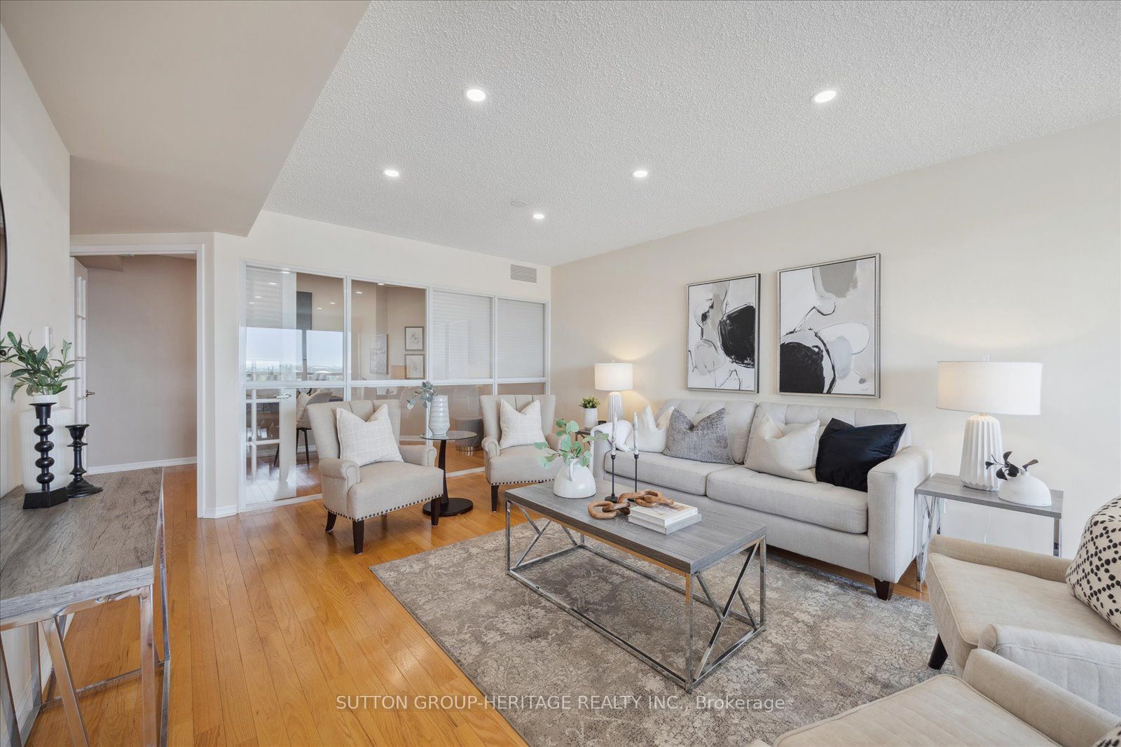 712 Rossland Road E, #PH #6