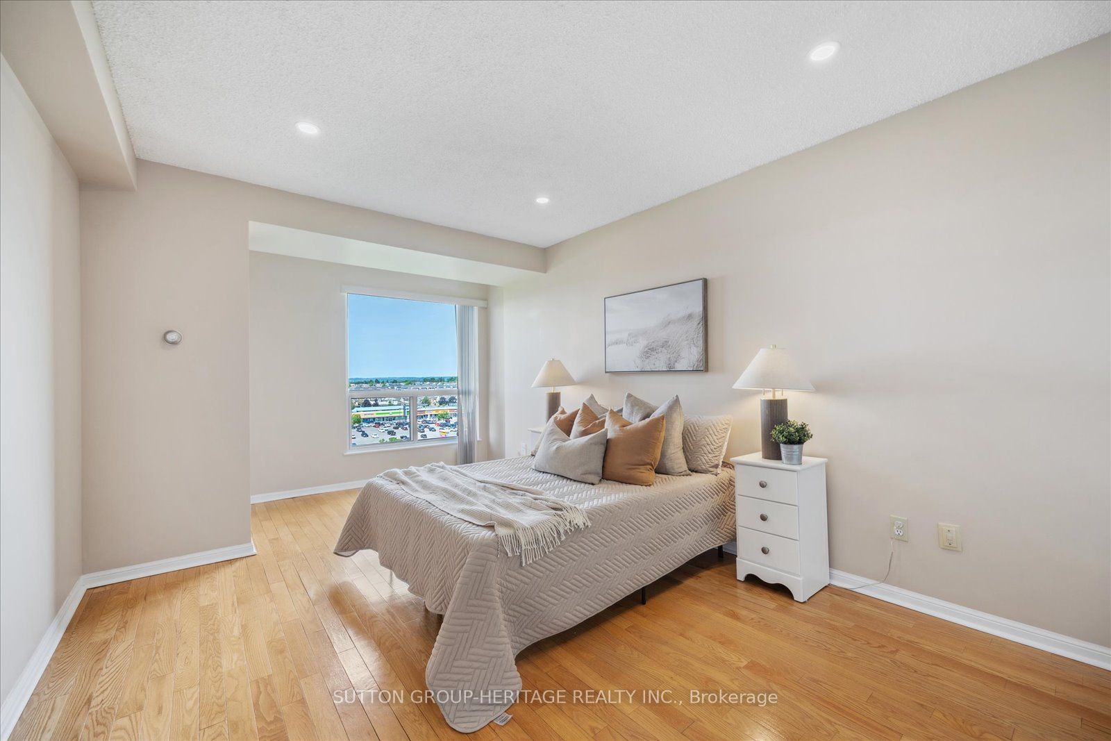 712 Rossland Road E, #PH #6