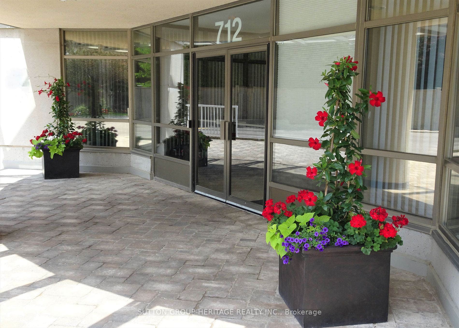 712 Rossland Road E, #PH #6