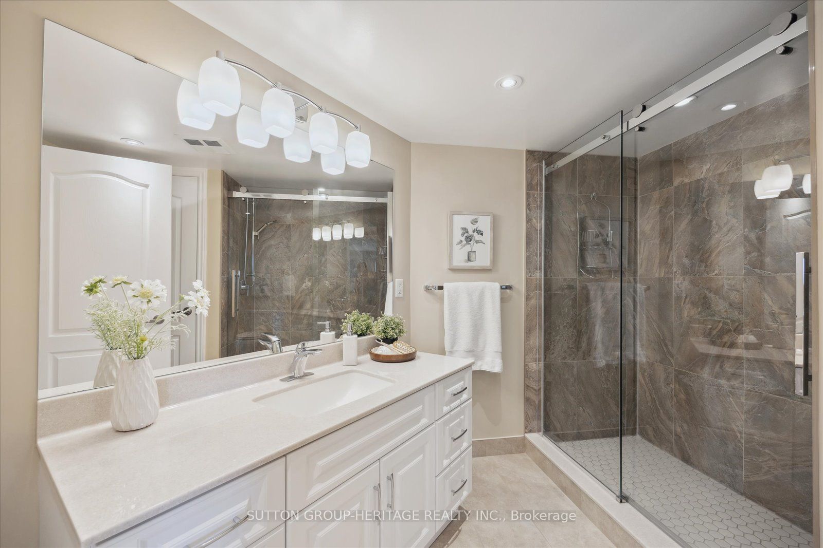 712 Rossland Road E, #PH #6