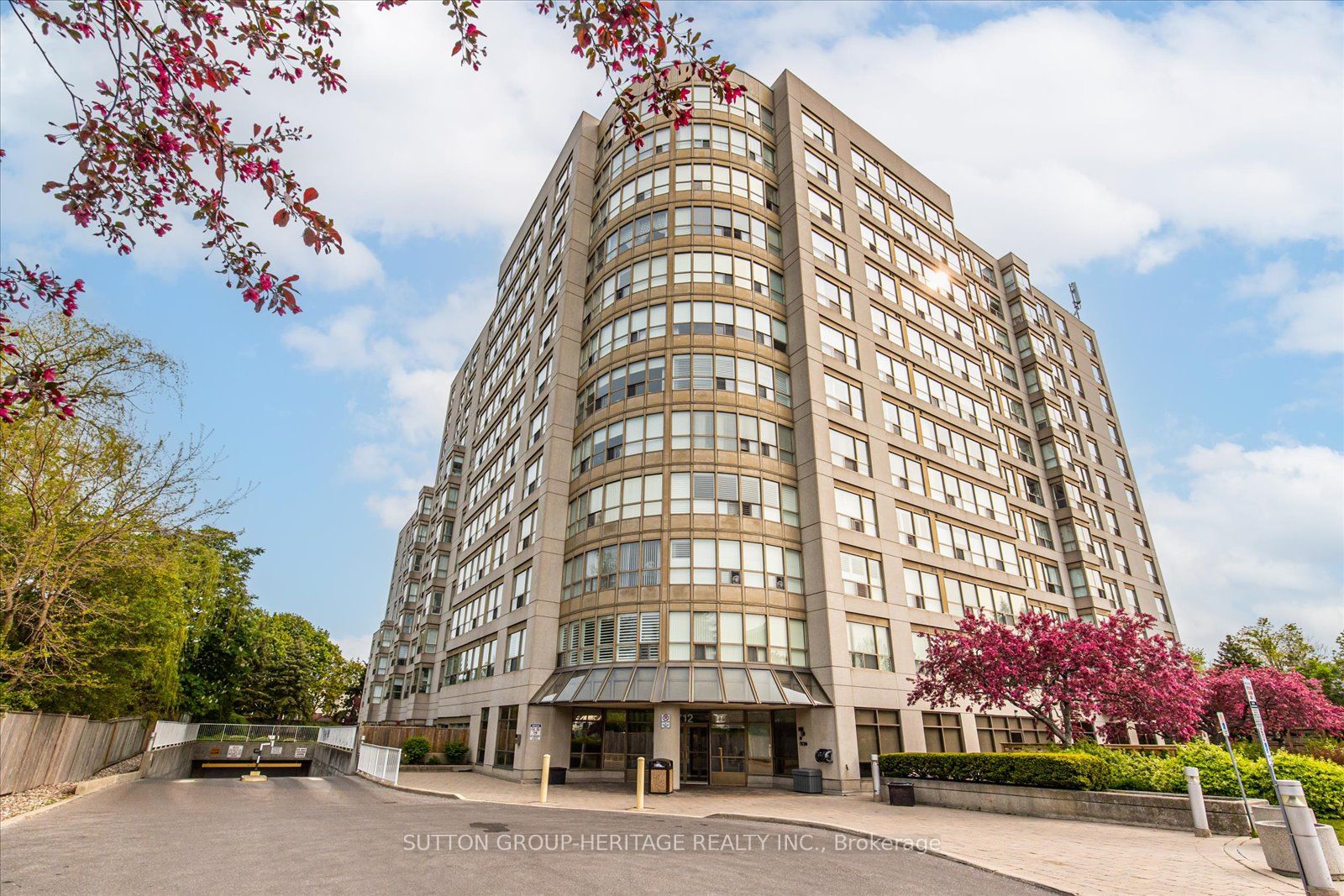 712 Rossland Road E, #PH #6