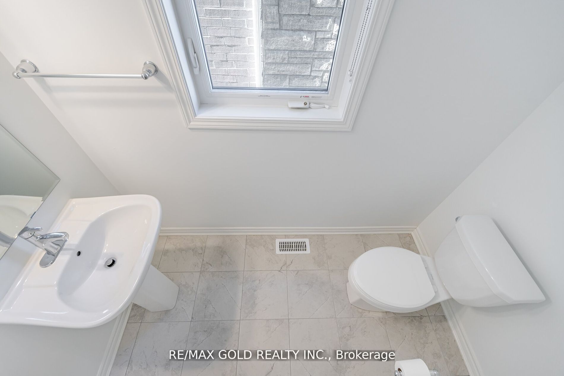 1582 Honey Locust Pl