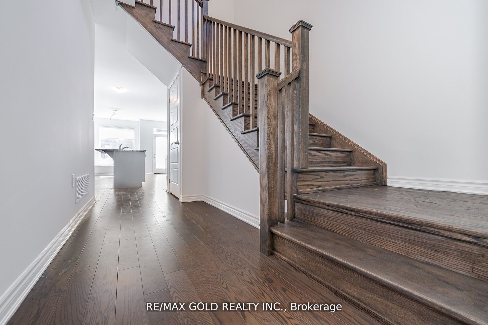 1582 Honey Locust Pl