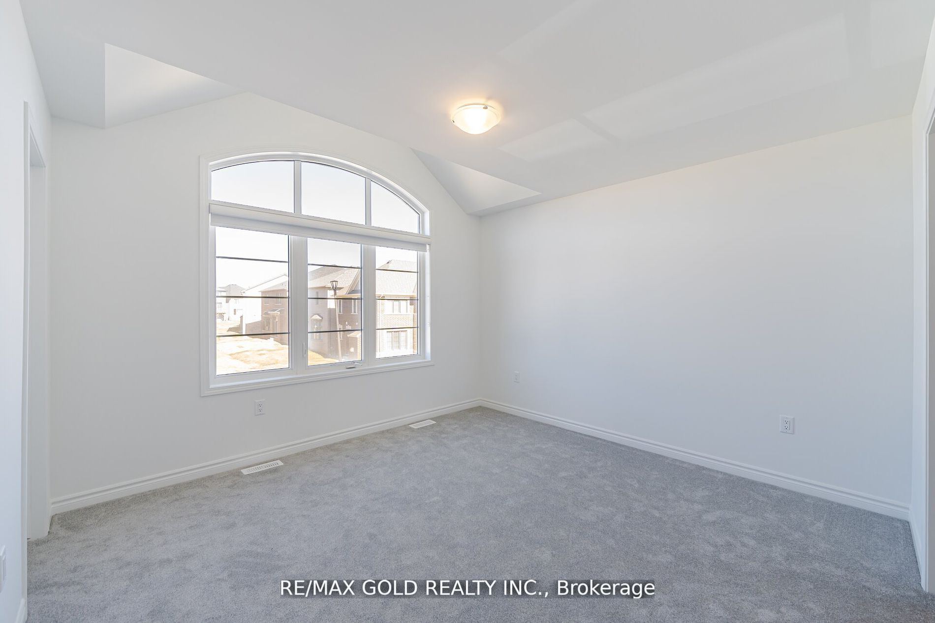 1582 Honey Locust Pl