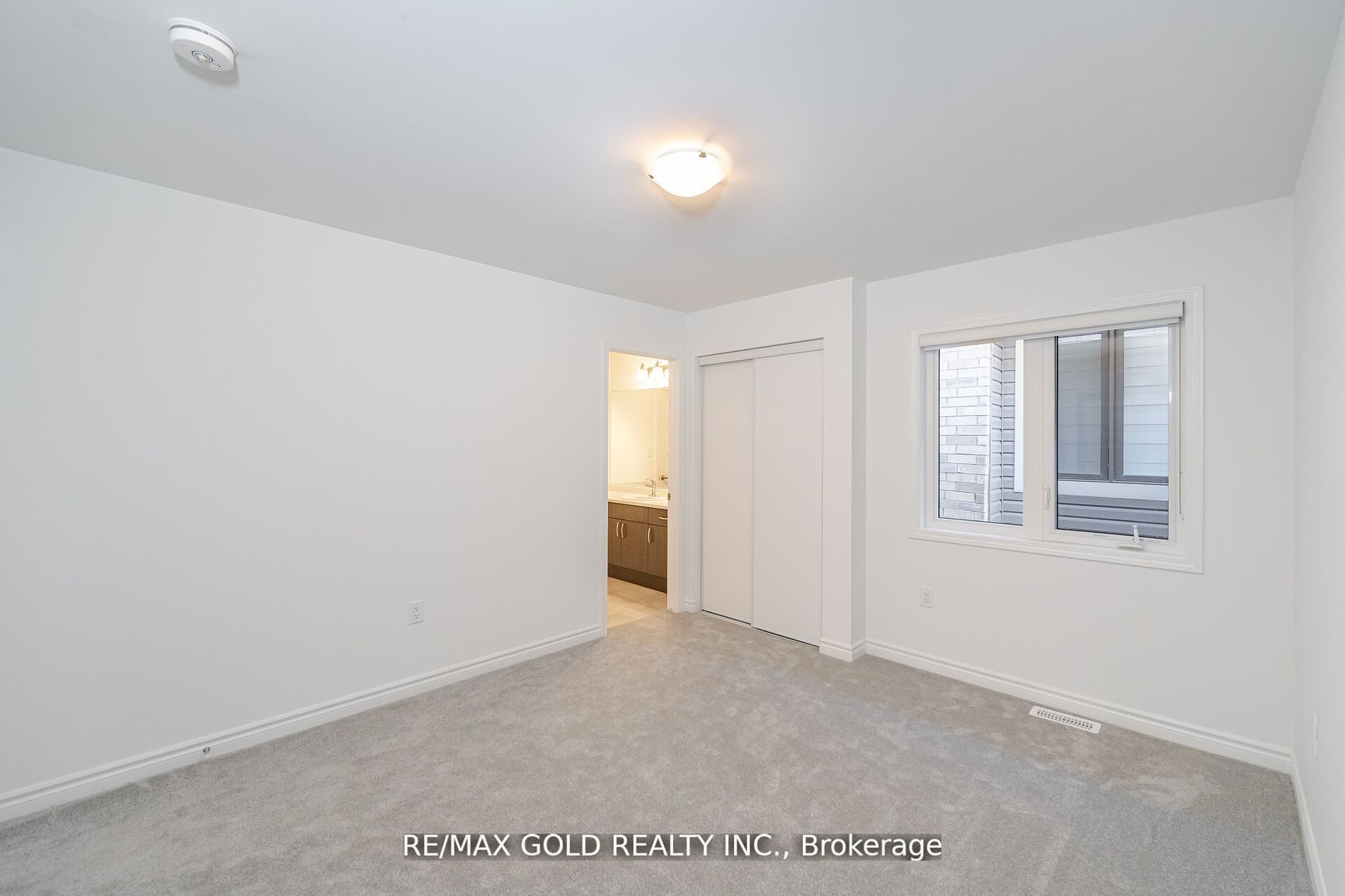 1582 Honey Locust Pl