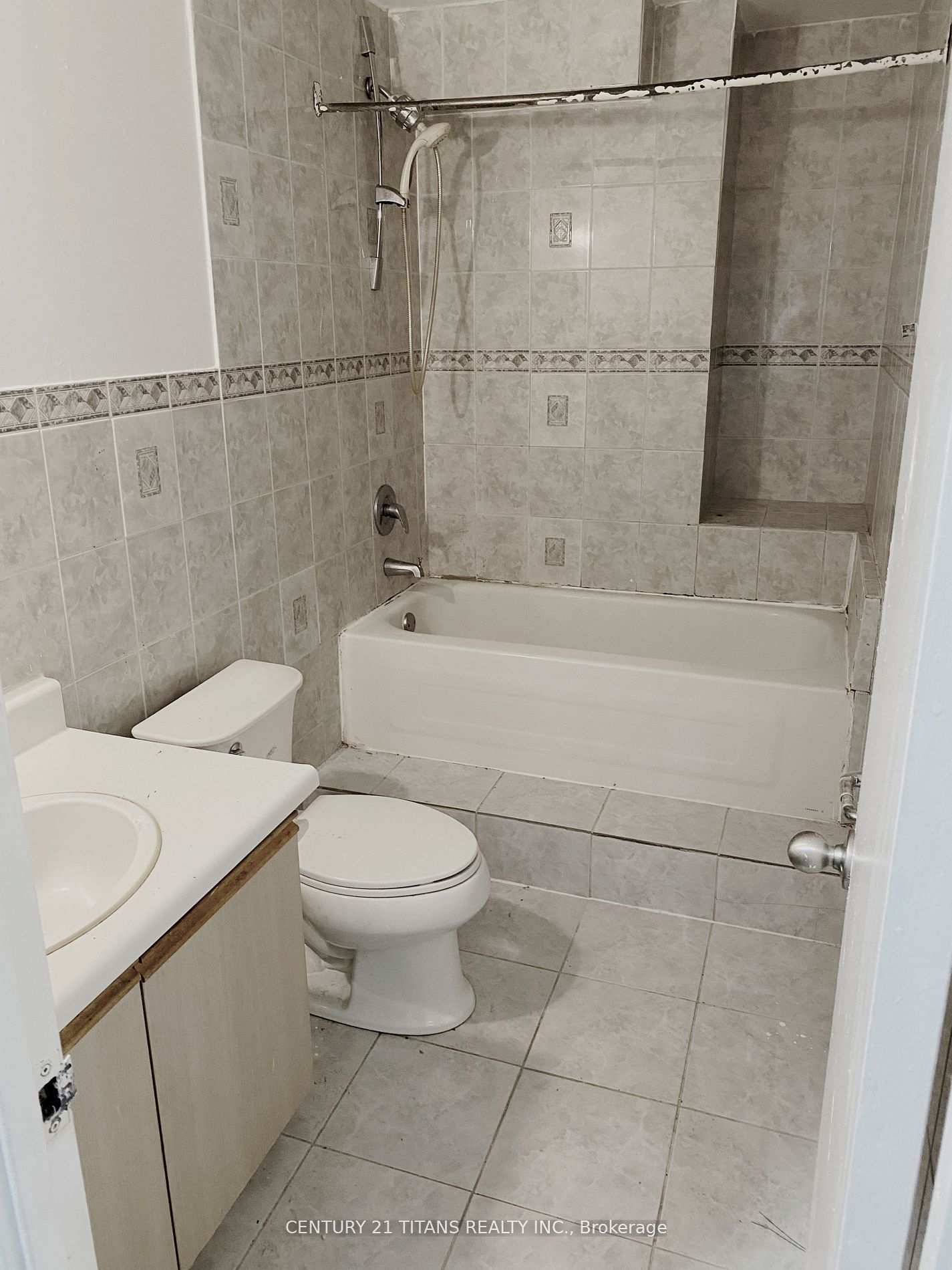 4064 Lawrence Ave E, #210