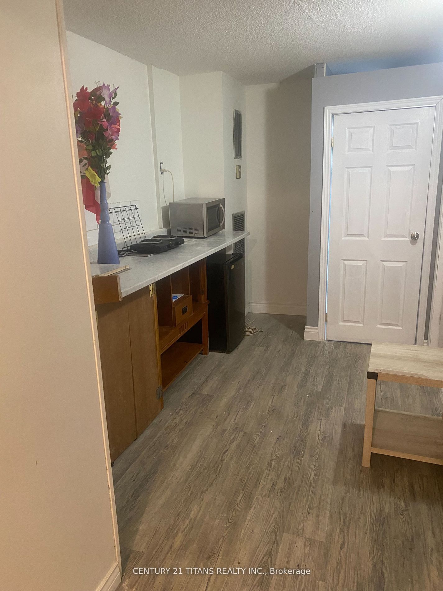 4064 Lawrence Ave E, #210