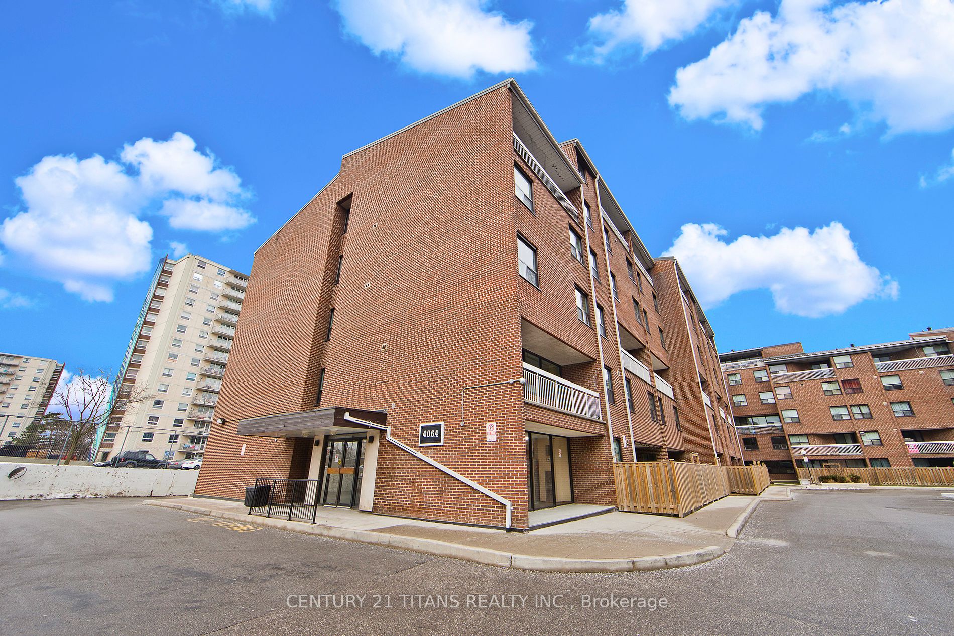 4064 Lawrence Ave E, #210